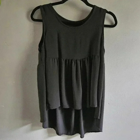 Sleeveless Hi-Low Flowy Blouse (8) - Picture 1 of 3
